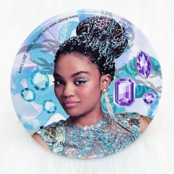 🔮 5/$25 Disney Descendants 2 Uma‎ Pin - Picture 1 of 3